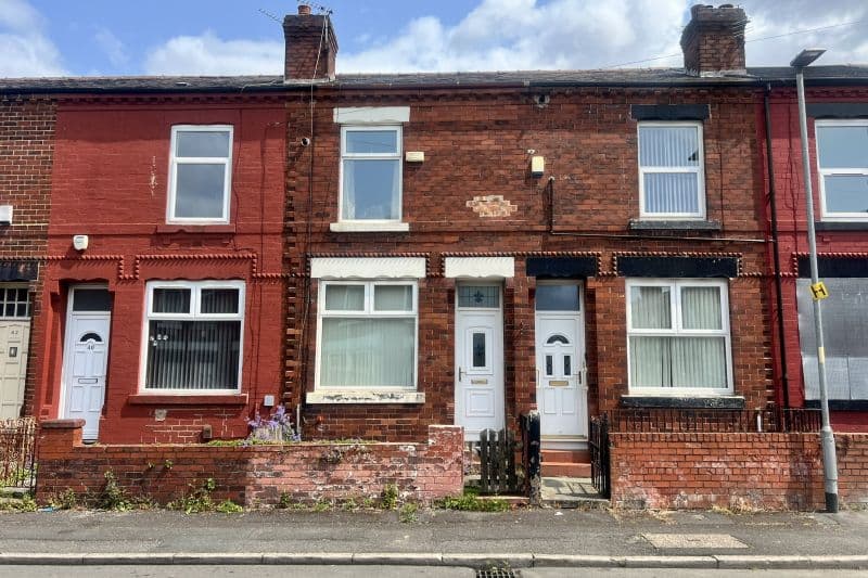 2 bed Terraced House For Auction