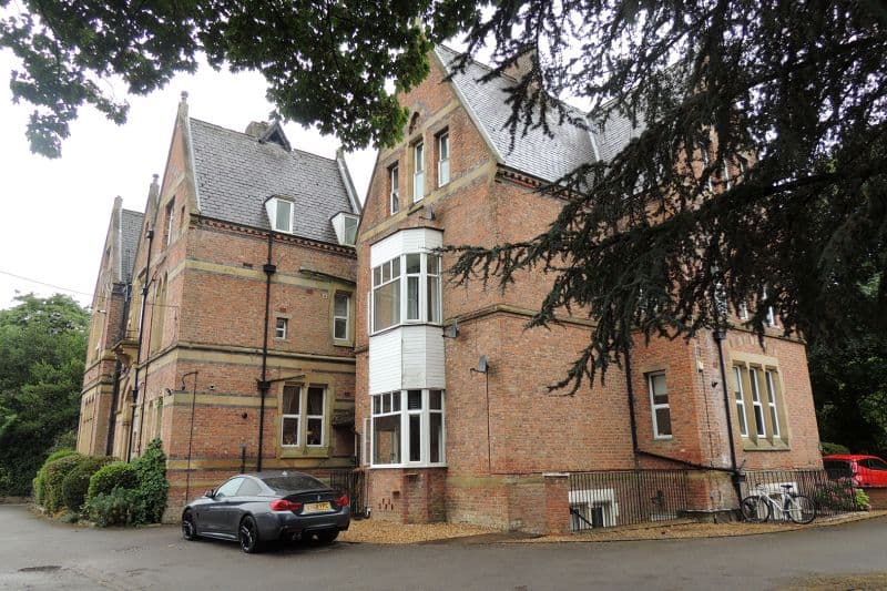 2 bed Apartment For Auction
