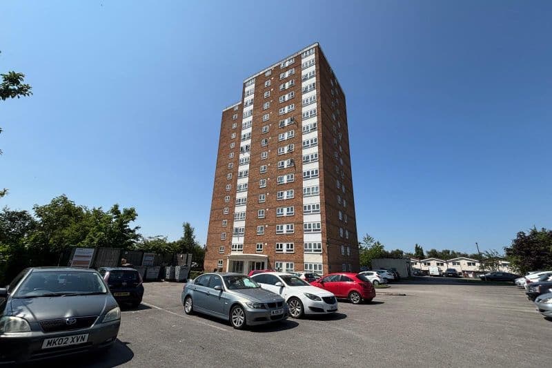 2 bed Apartment For Auction