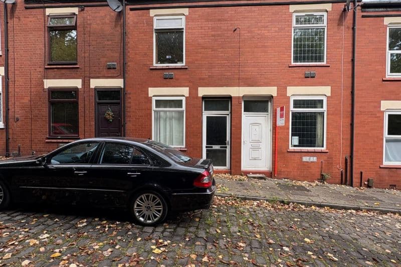 2 bed Terraced House For Auction