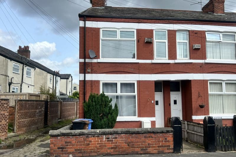 3 bed End Terrace House For Auction