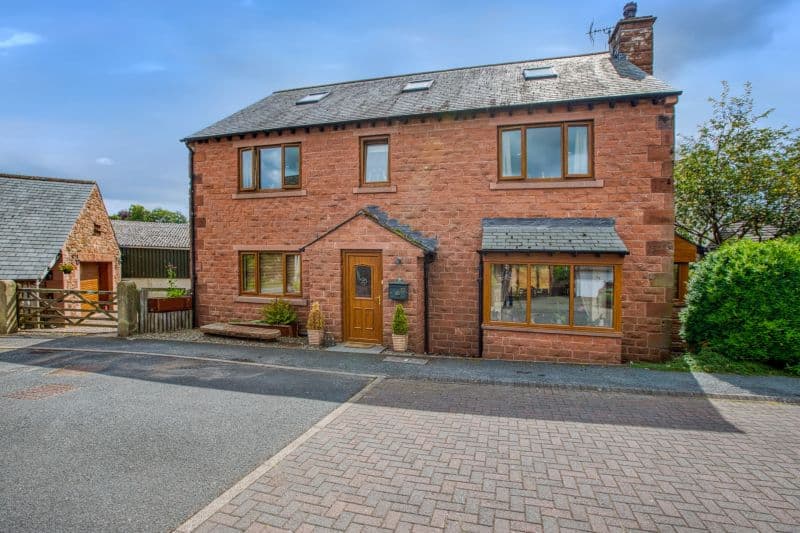 5 bed Detached House For Auction