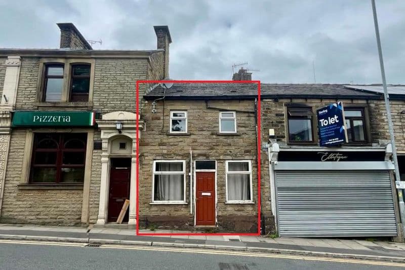 2 bed Terraced House For Auction