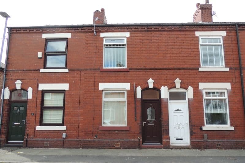 2 bed Terraced House For Auction