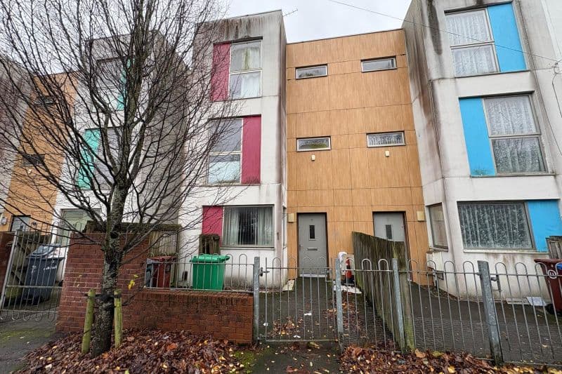 4 bed End Terrace House For Auction