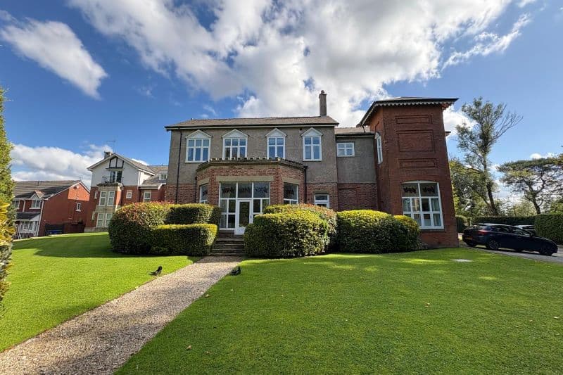 2 bed Ground Floor Apartment For Auction