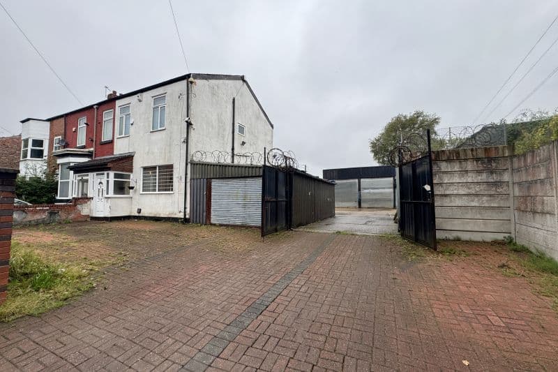 3 bed End Terrace House For Auction