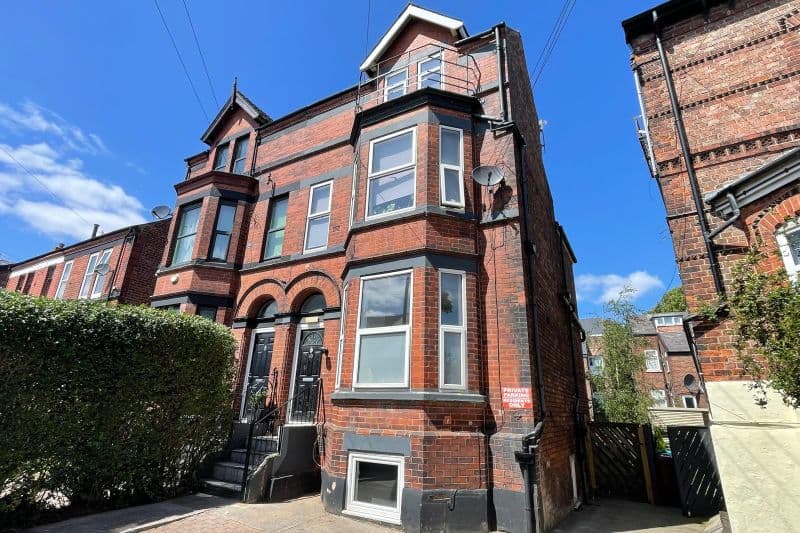 5 bed Semi-Detached House For Auction