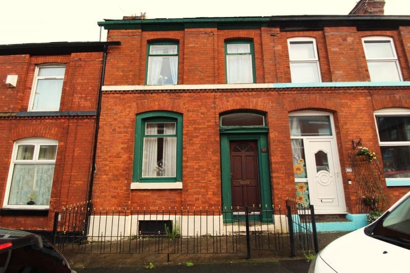 2 bed Terraced House For Auction