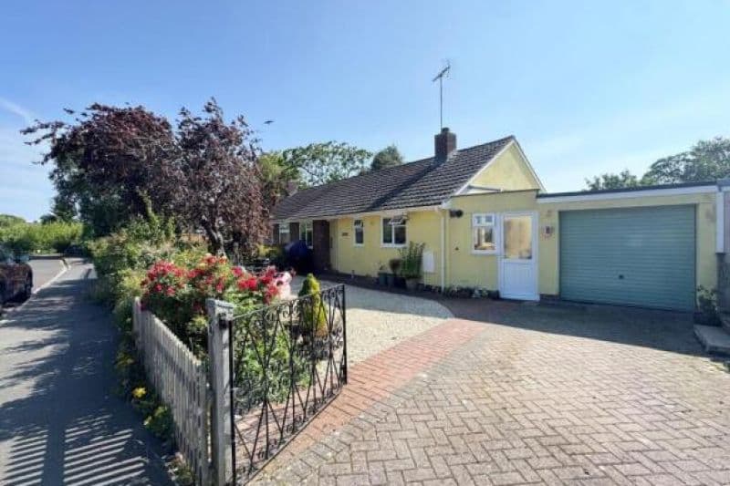2 bed Semi-Detached Bungalow For Auction