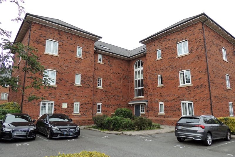 2 bed Apartment For Auction