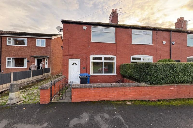 2 bed Terraced House For Auction