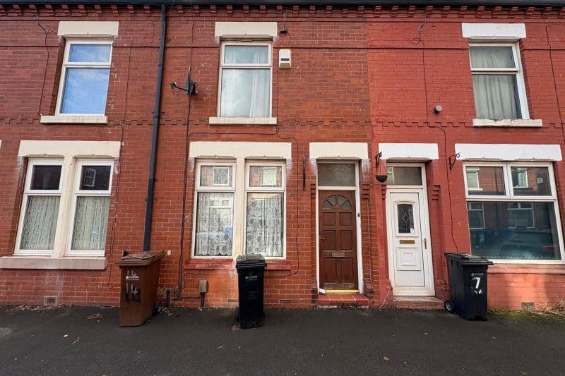 2 bed Terraced House For Auction