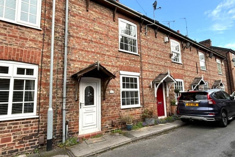 2 bed Terraced House For Auction
