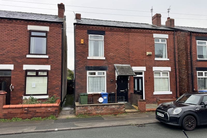 2 bed Semi-Detached House For Auction