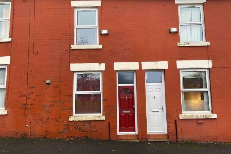 2 bed Terraced House For Auction