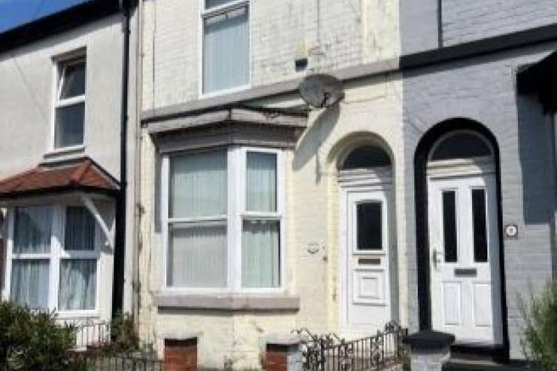 3 bed Terraced House For Auction