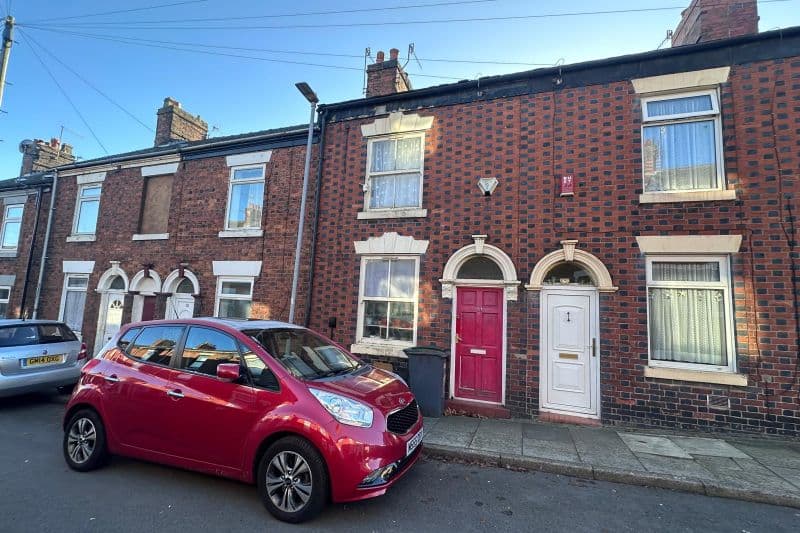 2 bed Terraced House For Auction