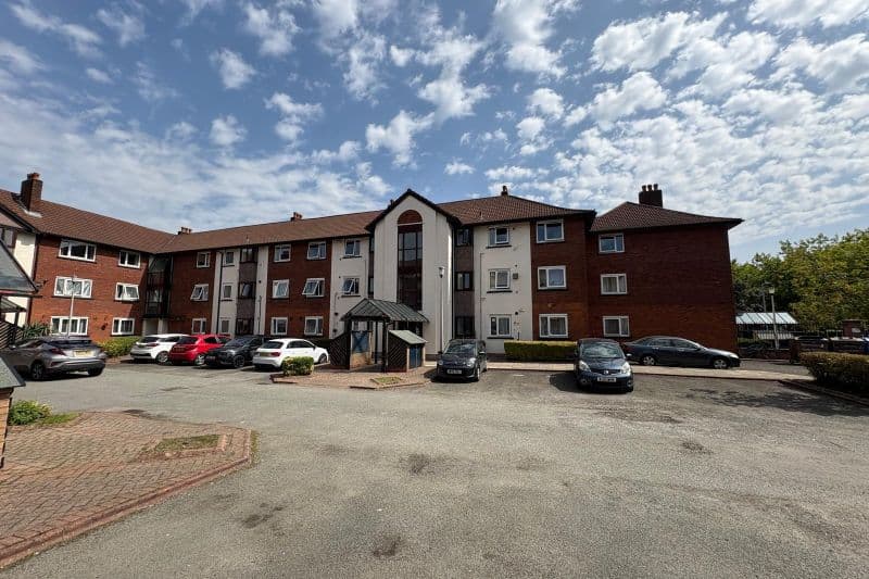 2 bed Flat For Auction