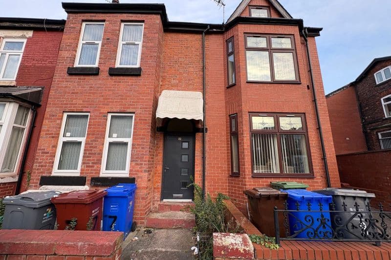 6 bed End Terrace House For Auction
