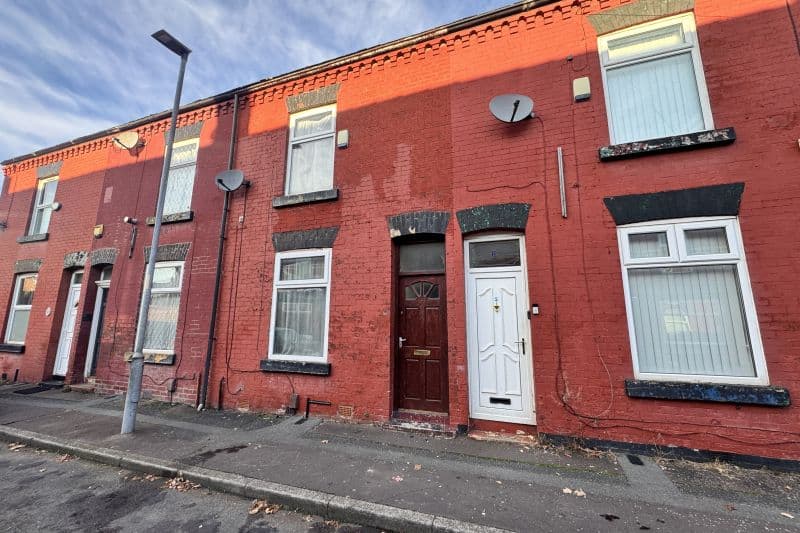 2 bed Terraced House For Auction