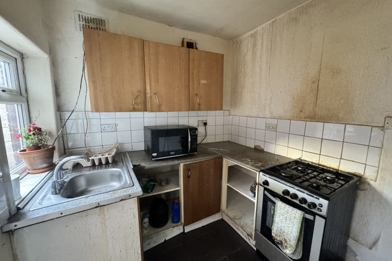 2 bed Terraced House For Auction