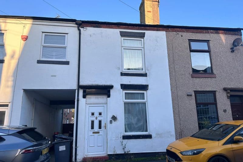 2 bed Terraced House For Auction