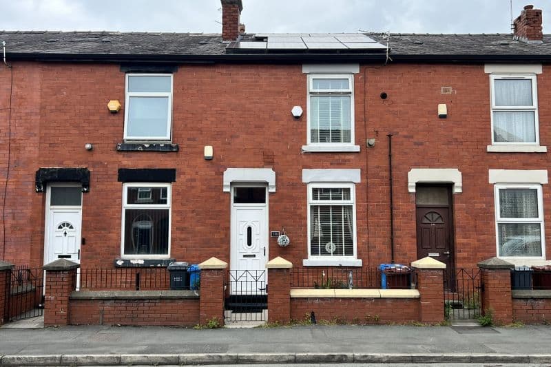 2 bed Terraced House For Auction
