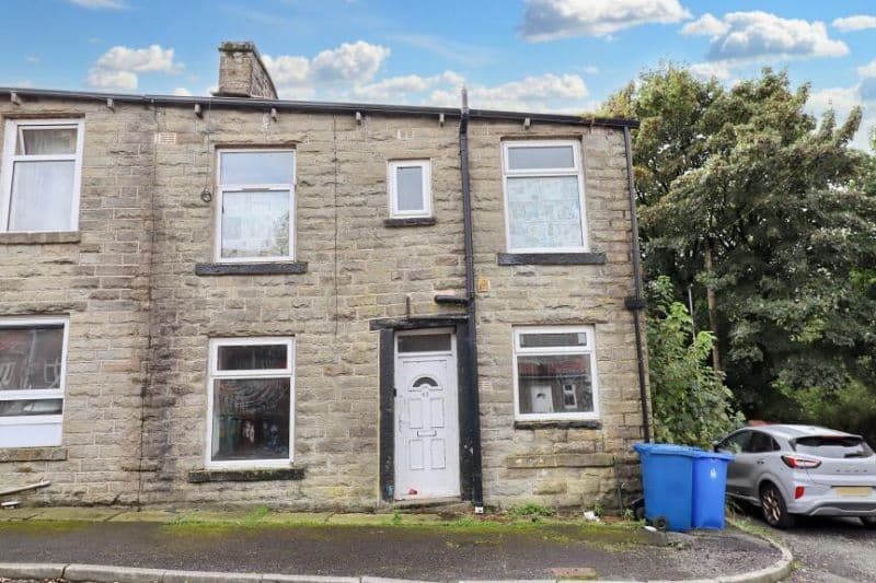 2 bed Terraced House For Auction