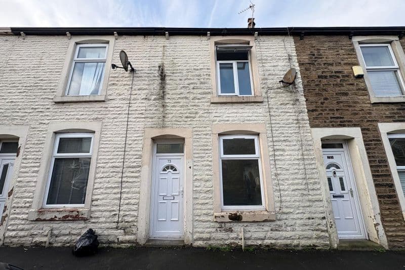2 bed Terraced House For Auction