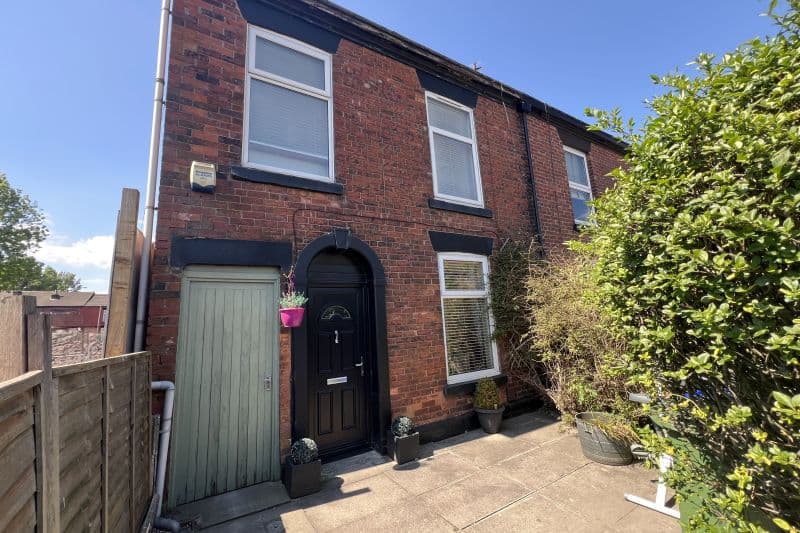 2 bed Terraced House For Auction