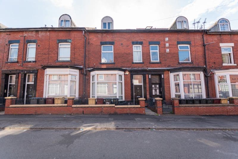 1 bed Apartment For Auction