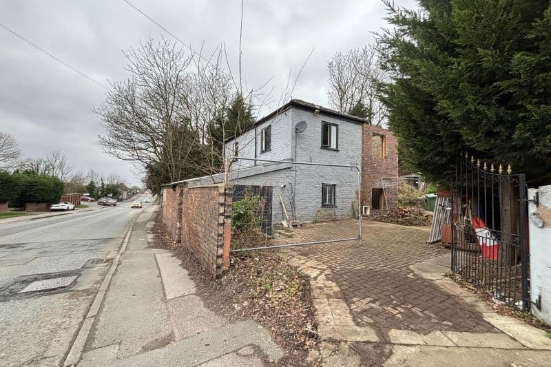 2 bed Detached House For Auction