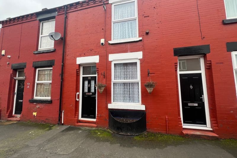 2 bed Terraced House For Auction