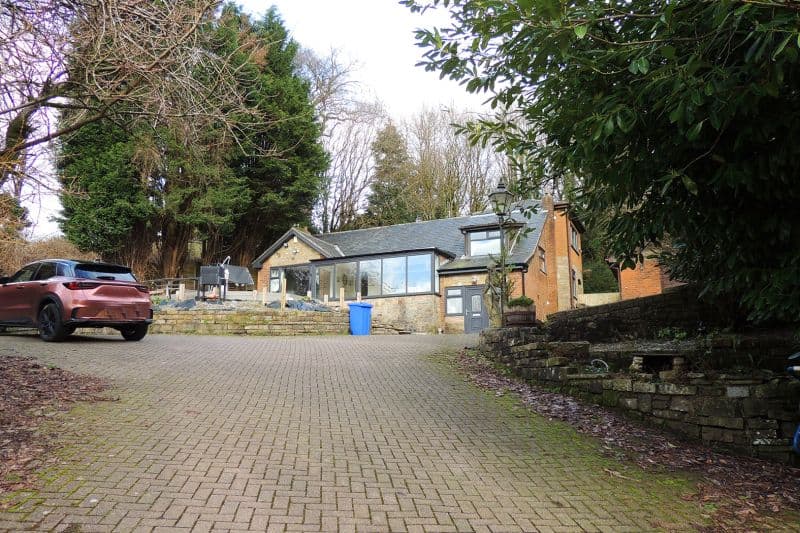 3 bed Detached House For Auction