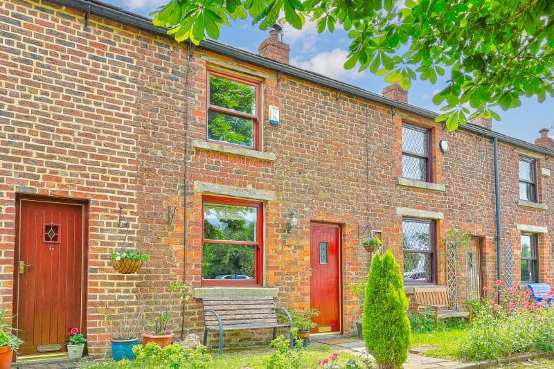 2 bed Terraced House For Auction