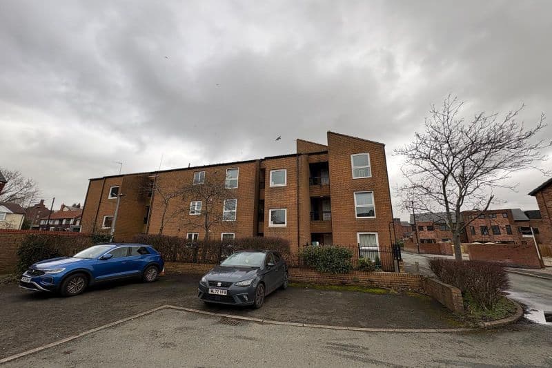 1 bed Apartment For Auction