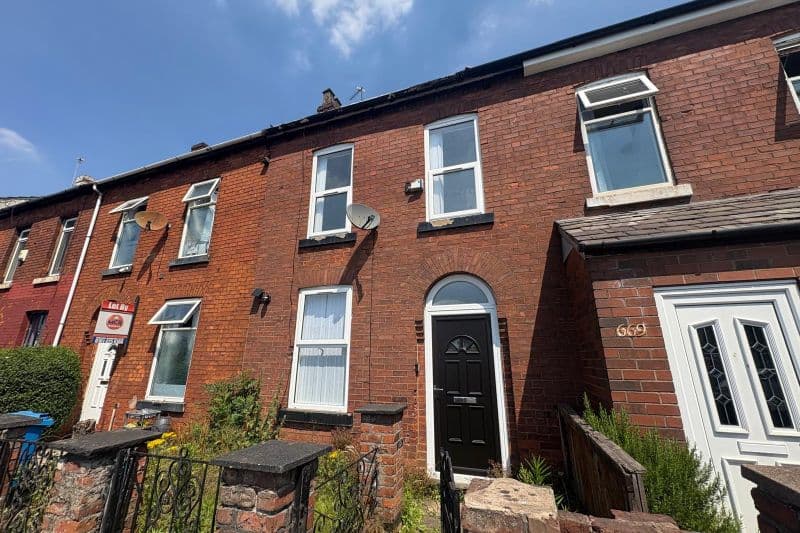 2 bed Terraced House For Auction