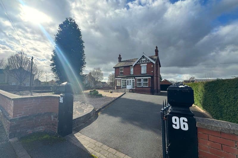 4 bed Detached House For Auction