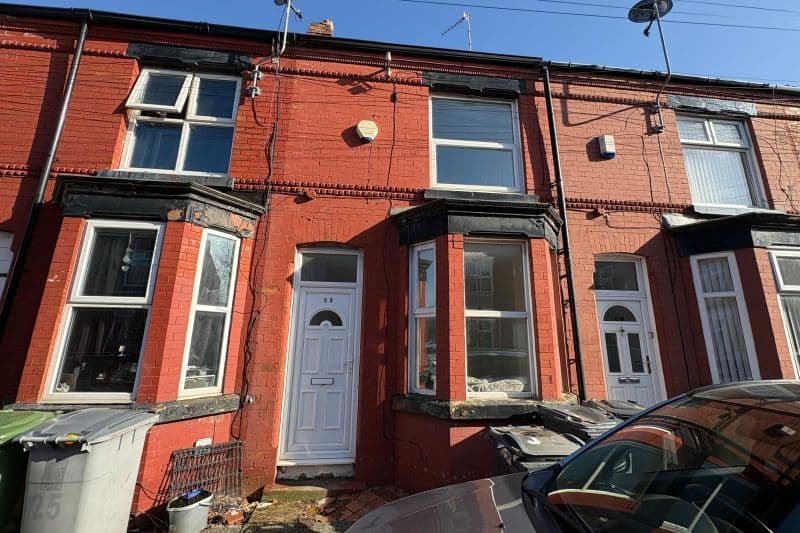 2 bed Terraced House For Auction