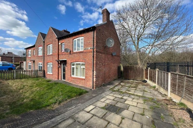 5 bed Semi-Detached House For Auction