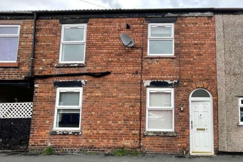 2 bed Terraced House For Auction