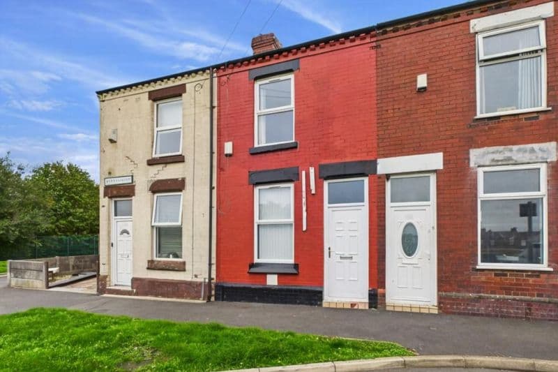 2 bed Terraced House For Auction
