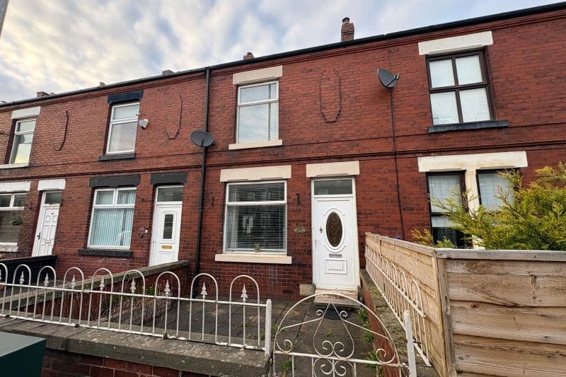 2 bed Terraced House For Auction
