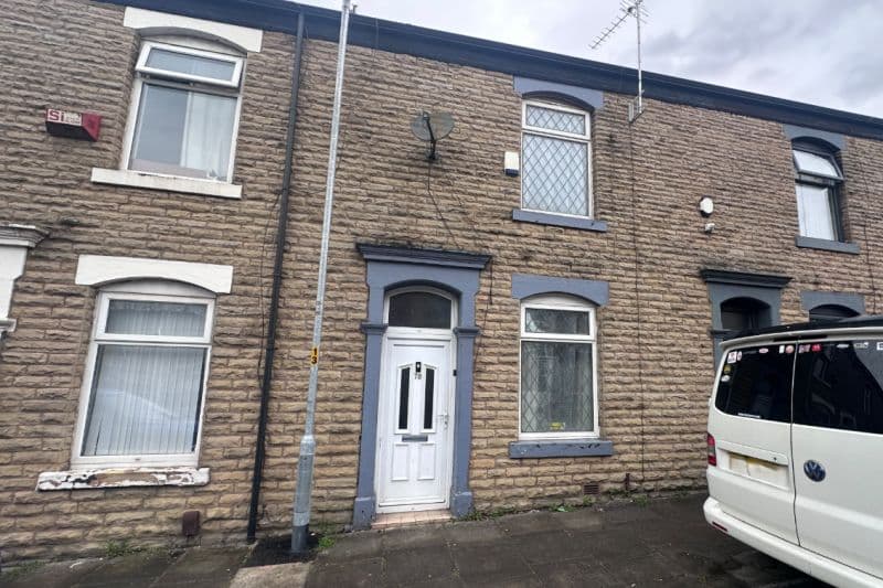 2 bed Terraced House For Auction