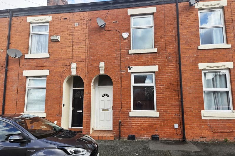 2 bed Terraced House For Auction