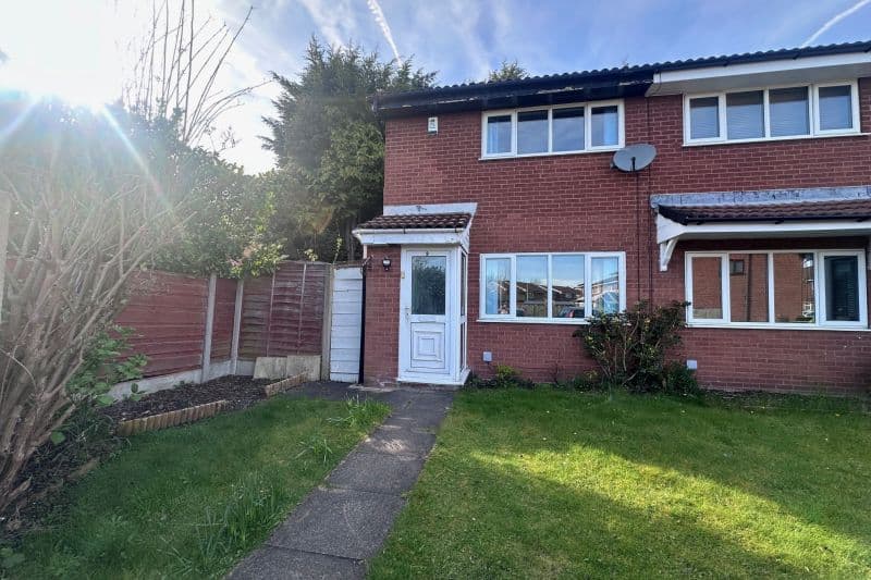 2 bed Terraced House For Auction