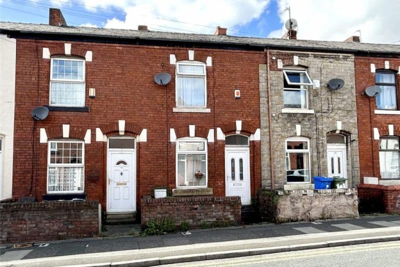2 bed Terraced House For Auction