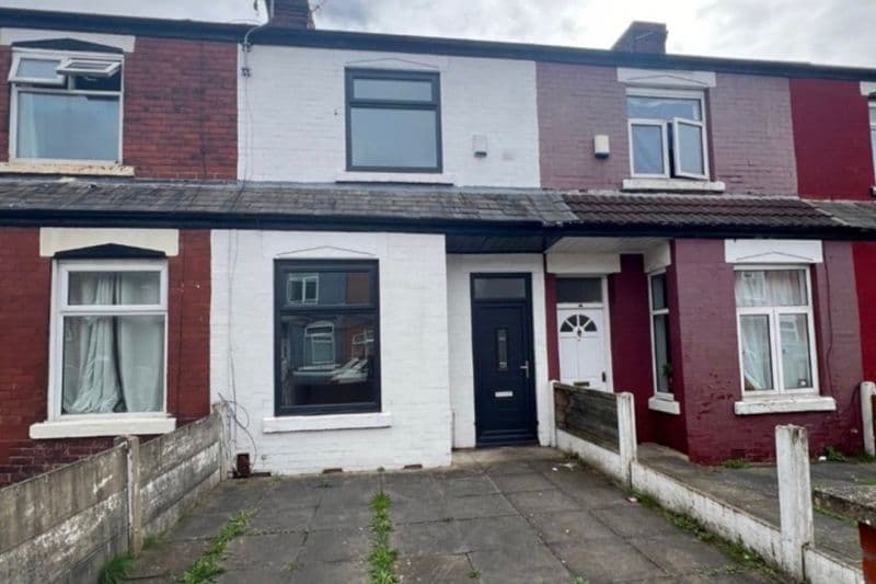 2 bed Terraced House For Auction