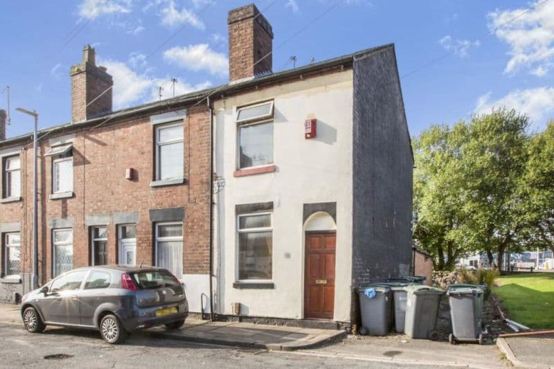 2 bed Terraced House For Auction